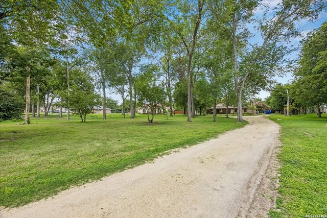 1024 TERMINAL LOOP RD, Mcqueeney, TX 78123