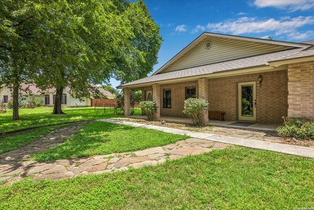 1024 TERMINAL LOOP RD, Mcqueeney, TX 78123