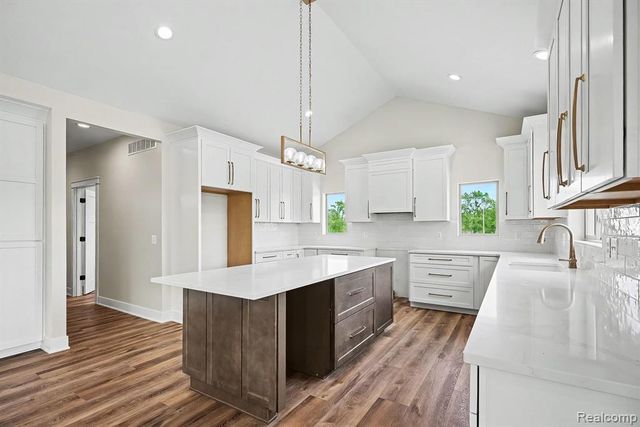 57560 Omo Road, Ray, MI 48096