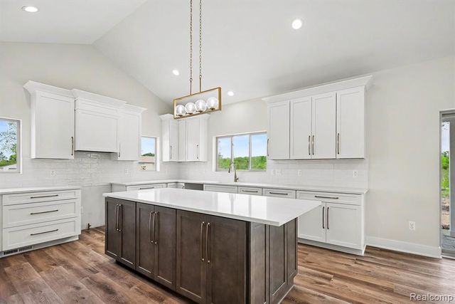 57560 Omo Road, Ray, MI 48096