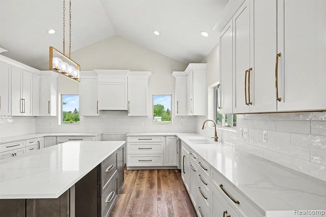 57560 Omo Road, Ray, MI 48096