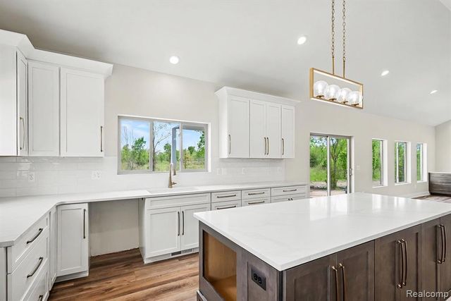 57560 Omo Road, Ray, MI 48096