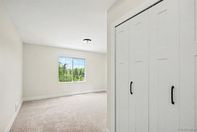 57560 Omo Road, Ray, MI 48096