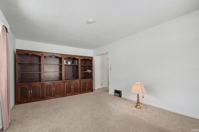 506 W Angela Boulevard, South Bend, IN 46617