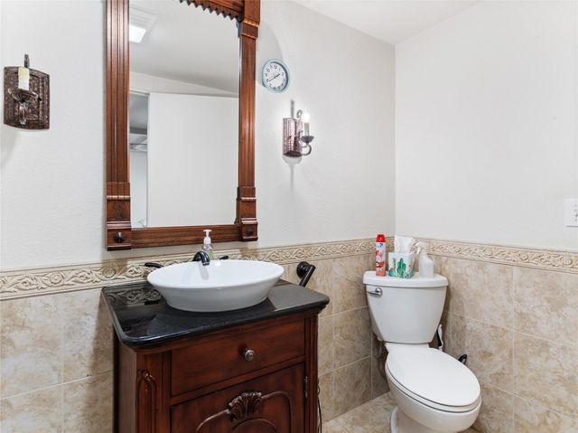 106 W Watt Street, El Campo, TX 77437