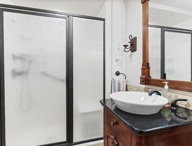 106 W Watt Street, El Campo, TX 77437