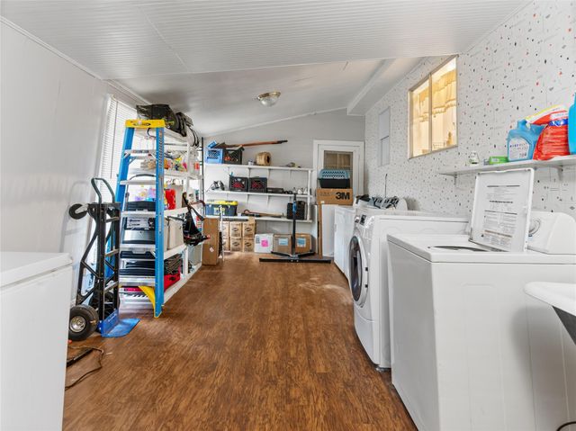 106 W Watt Street, El Campo, TX 77437