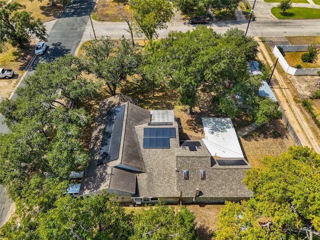 106 W Watt Street, El Campo, TX 77437