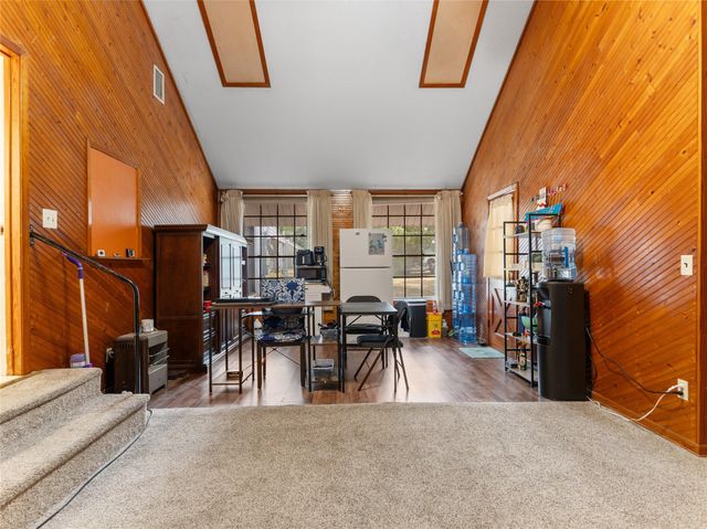 106 W Watt Street, El Campo, TX 77437