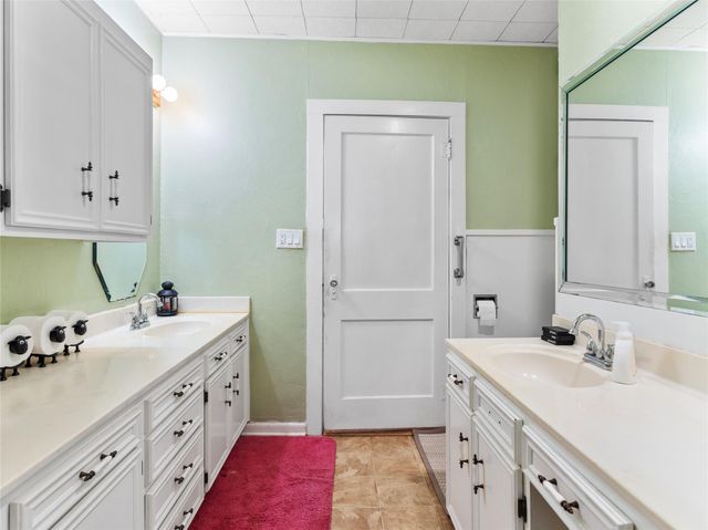 106 W Watt Street, El Campo, TX 77437