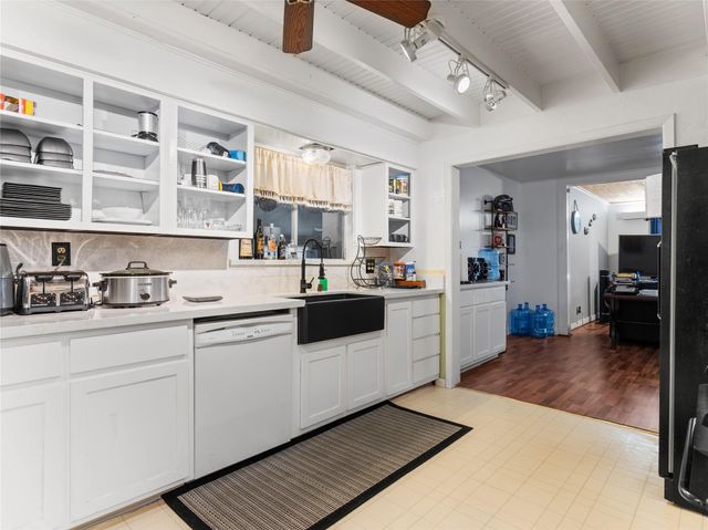 106 W Watt Street, El Campo, TX 77437