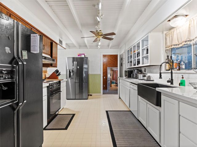 106 W Watt Street, El Campo, TX 77437