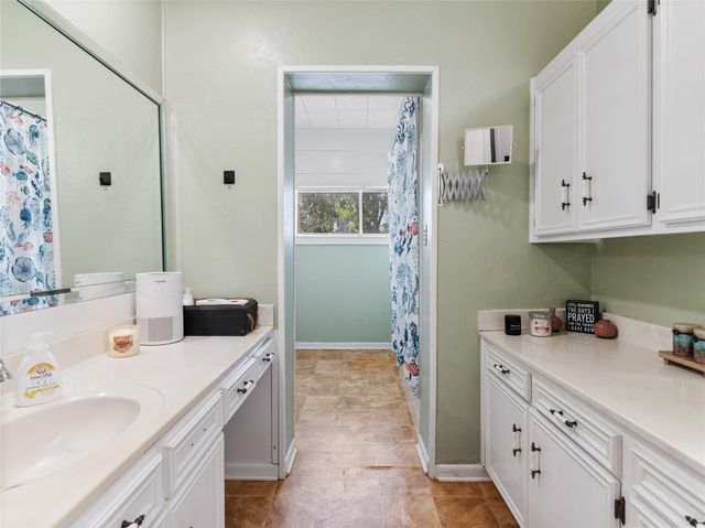 106 W Watt Street, El Campo, TX 77437