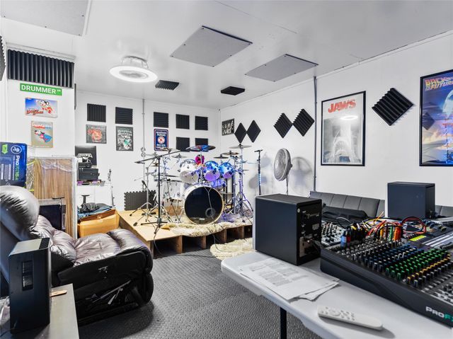 106 W Watt Street, El Campo, TX 77437