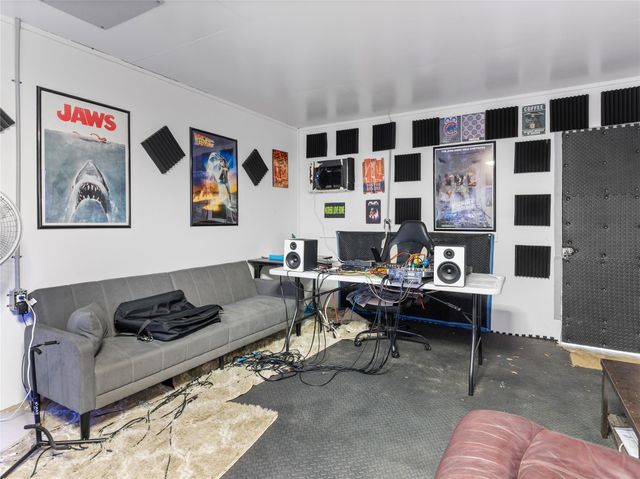 106 W Watt Street, El Campo, TX 77437