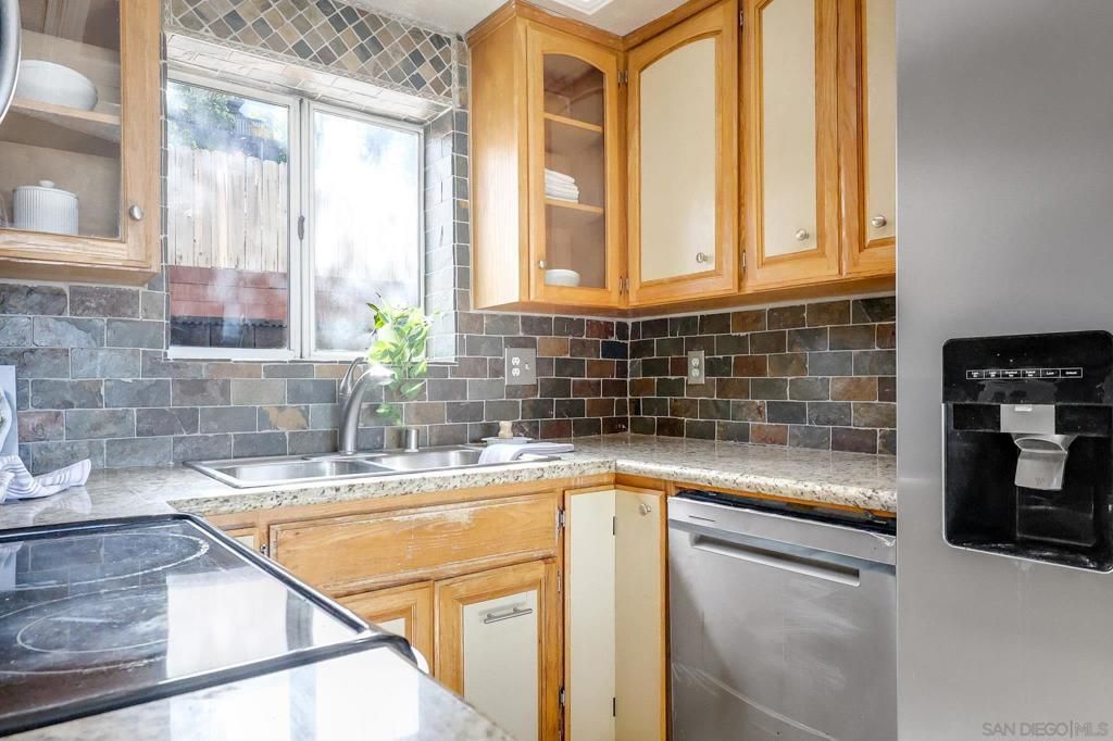 Image 21 of property listing at 1227 La Mesa Ave, Spring Valley, CA 91977