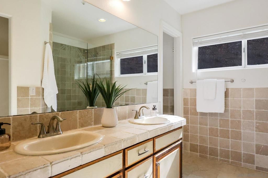 Image 26 of property listing at 1227 La Mesa Ave, Spring Valley, CA 91977