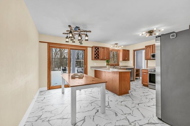 11368 Bridget LANE, Hales Corners, WI 53130