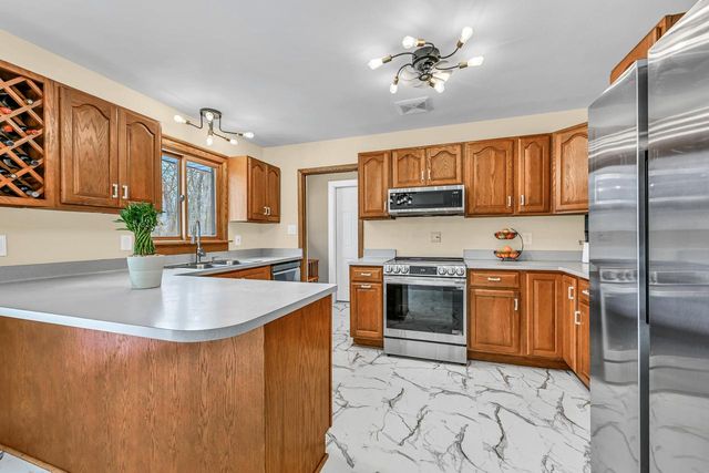 11368 Bridget LANE, Hales Corners, WI 53130