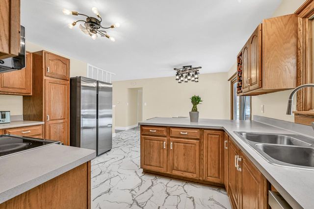 11368 Bridget LANE, Hales Corners, WI 53130