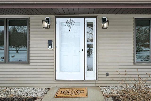 11368 Bridget LANE, Hales Corners, WI 53130