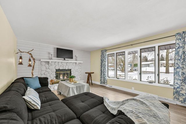 11368 Bridget LANE, Hales Corners, WI 53130