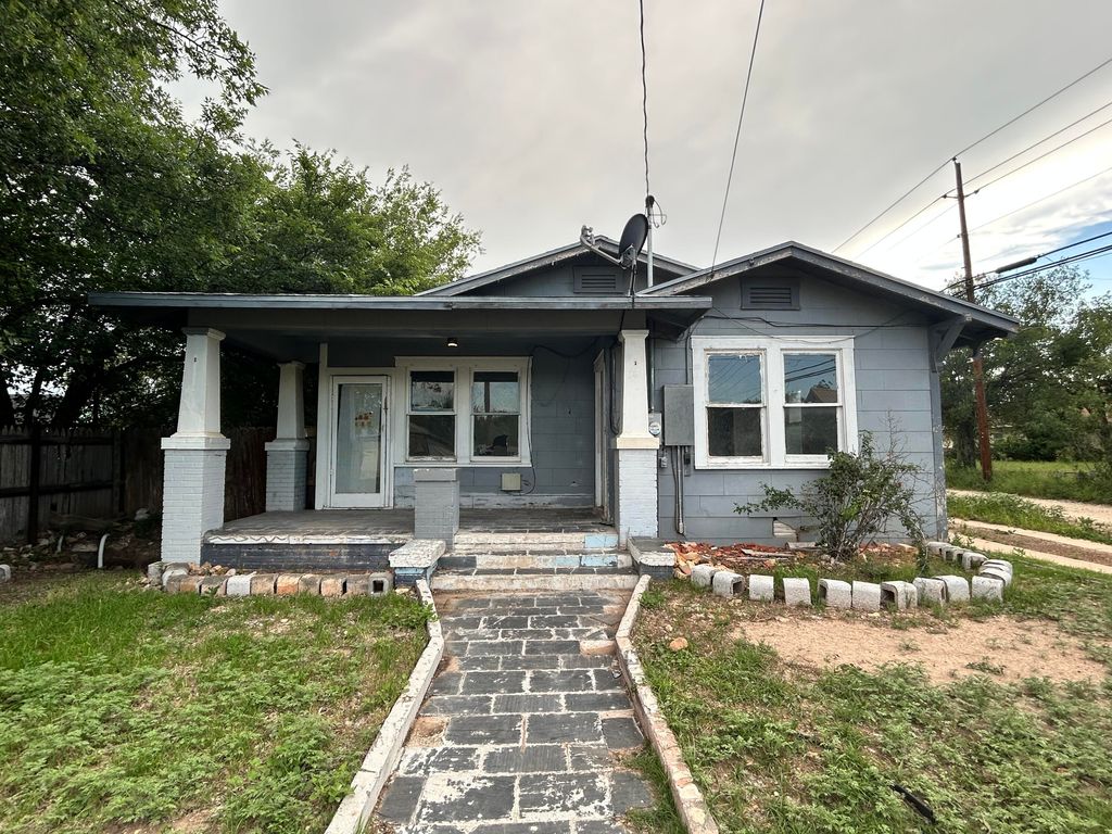 Image 1 of property listing at 15 N Pope Street, San Angelo, TX 76903