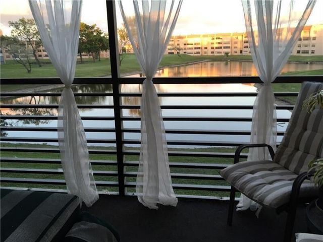 10331 Sunrise Lakes Boulevard 203, Sunrise, FL 33322