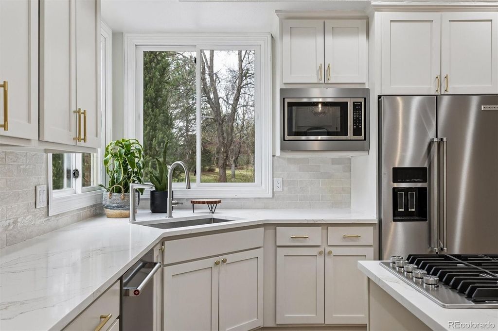 Image 12 of property listing at 5400 Preserve Parkway S, Greenwood Village, CO 80121