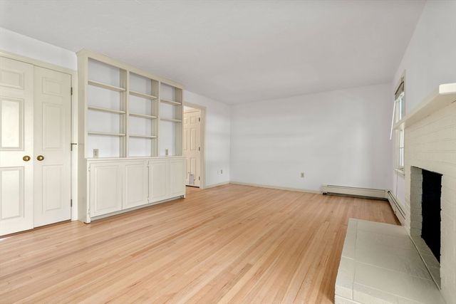 284 Linden Street 284, Wellesley, MA 02482