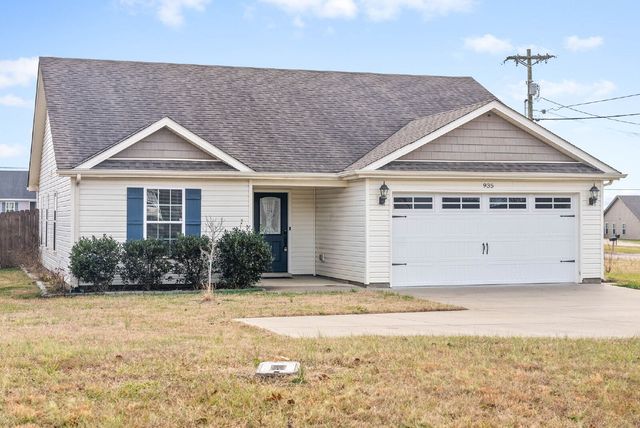935 Hugh Hunter Rd, Oak Grove, KY 42262