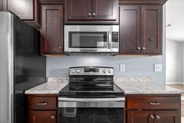 935 Hugh Hunter Rd, Oak Grove, KY 42262