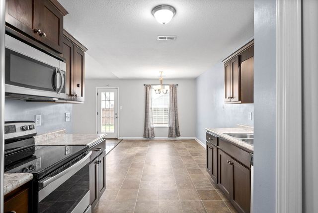 935 Hugh Hunter Rd, Oak Grove, KY 42262
