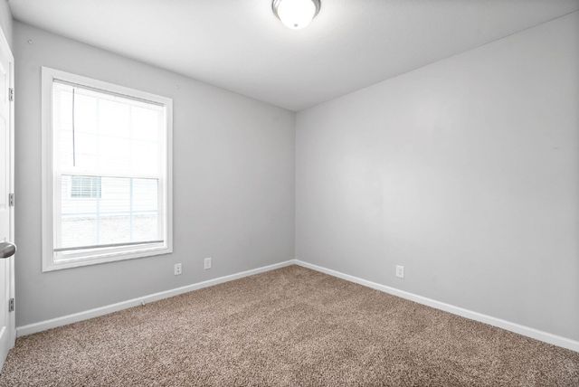 935 Hugh Hunter Rd, Oak Grove, KY 42262