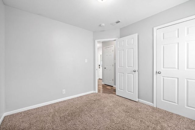 935 Hugh Hunter Rd, Oak Grove, KY 42262