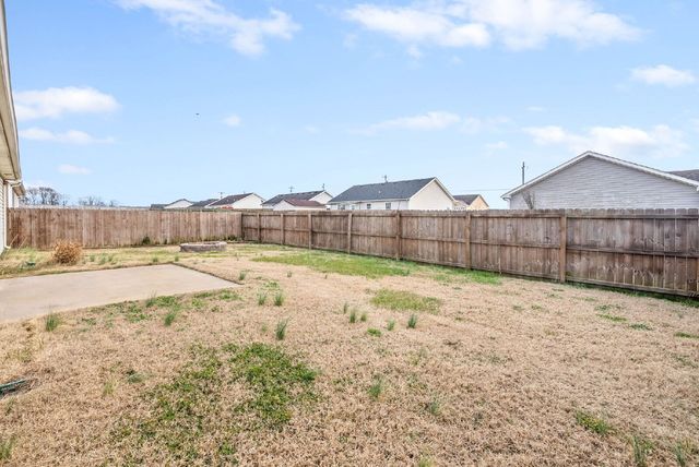 935 Hugh Hunter Rd, Oak Grove, KY 42262