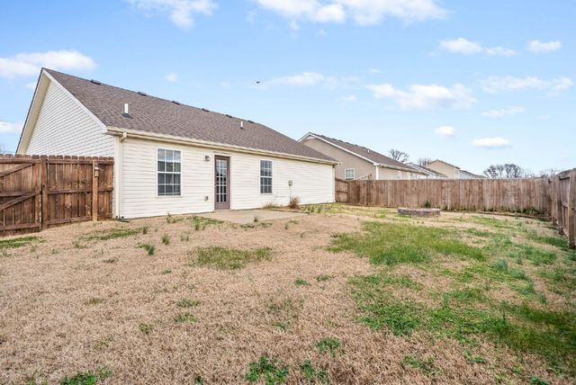 935 Hugh Hunter Rd, Oak Grove, KY 42262