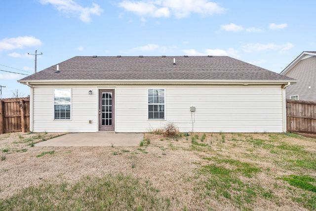 935 Hugh Hunter Rd, Oak Grove, KY 42262