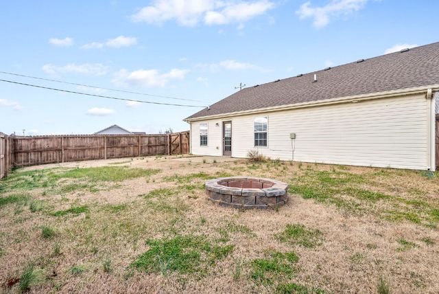 935 Hugh Hunter Rd, Oak Grove, KY 42262