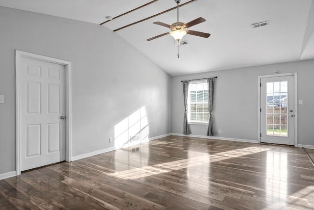 935 Hugh Hunter Rd, Oak Grove, KY 42262