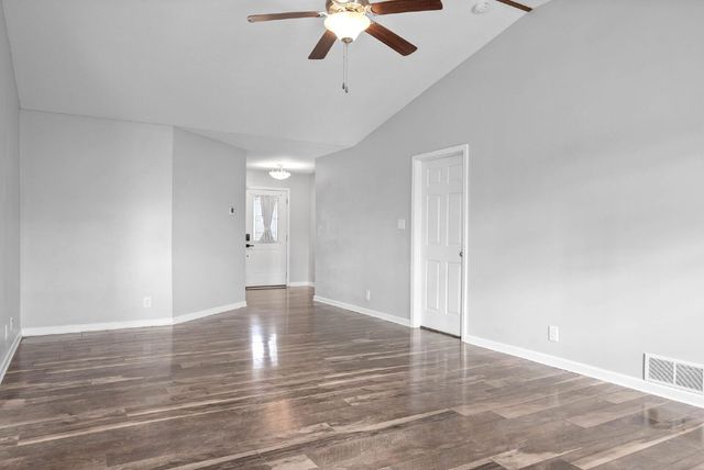935 Hugh Hunter Rd, Oak Grove, KY 42262