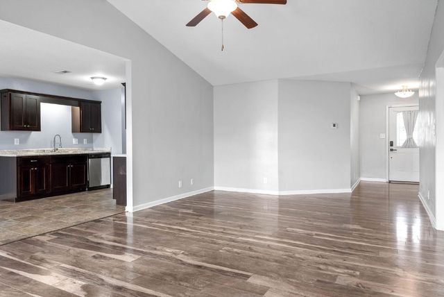 935 Hugh Hunter Rd, Oak Grove, KY 42262