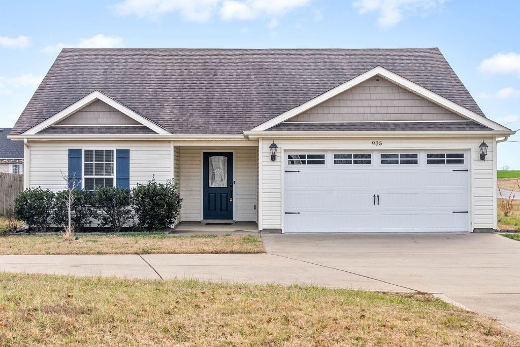 935 Hugh Hunter Rd, Oak Grove, KY 42262