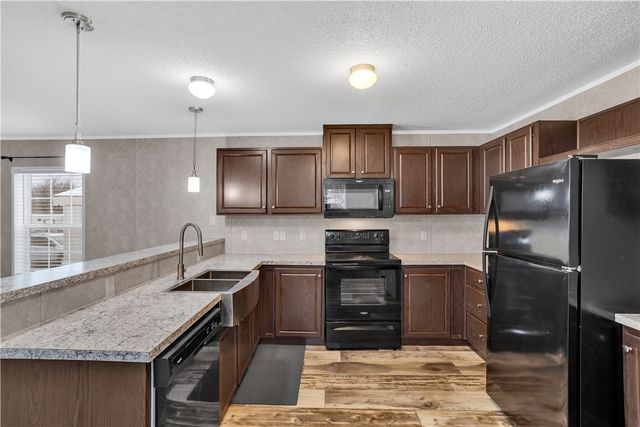 253 Colleen Ln, Jeannette, PA 15644