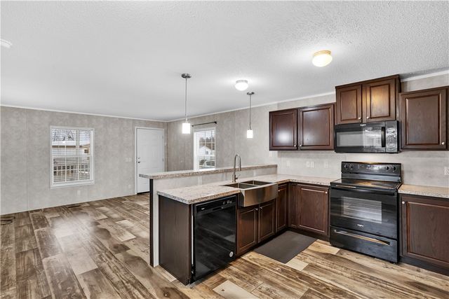 253 Colleen Ln, Jeannette, PA 15644