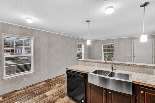 253 Colleen Ln, Jeannette, PA 15644