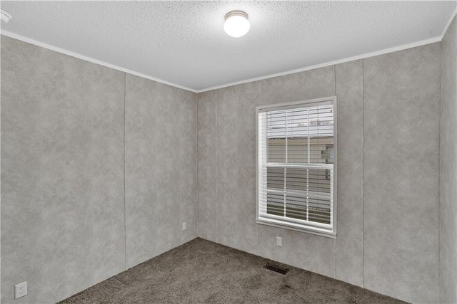 253 Colleen Ln, Jeannette, PA 15644