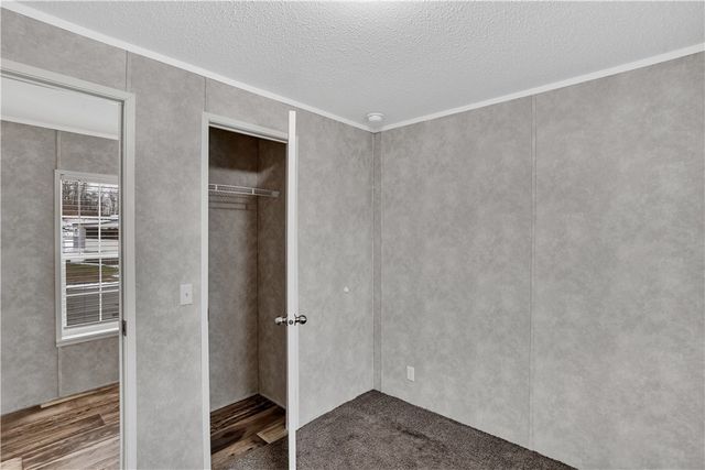 253 Colleen Ln, Jeannette, PA 15644