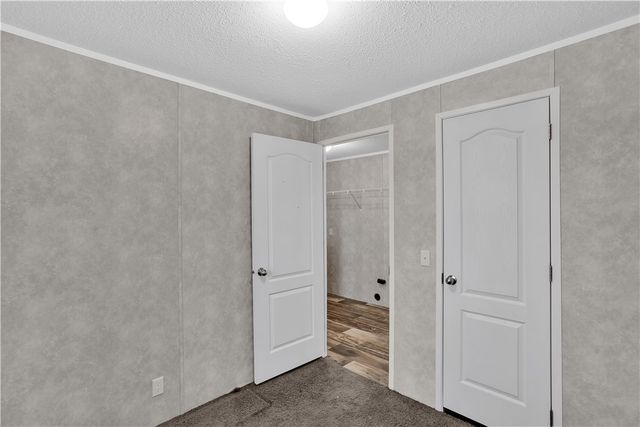 253 Colleen Ln, Jeannette, PA 15644