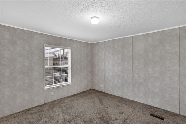 253 Colleen Ln, Jeannette, PA 15644